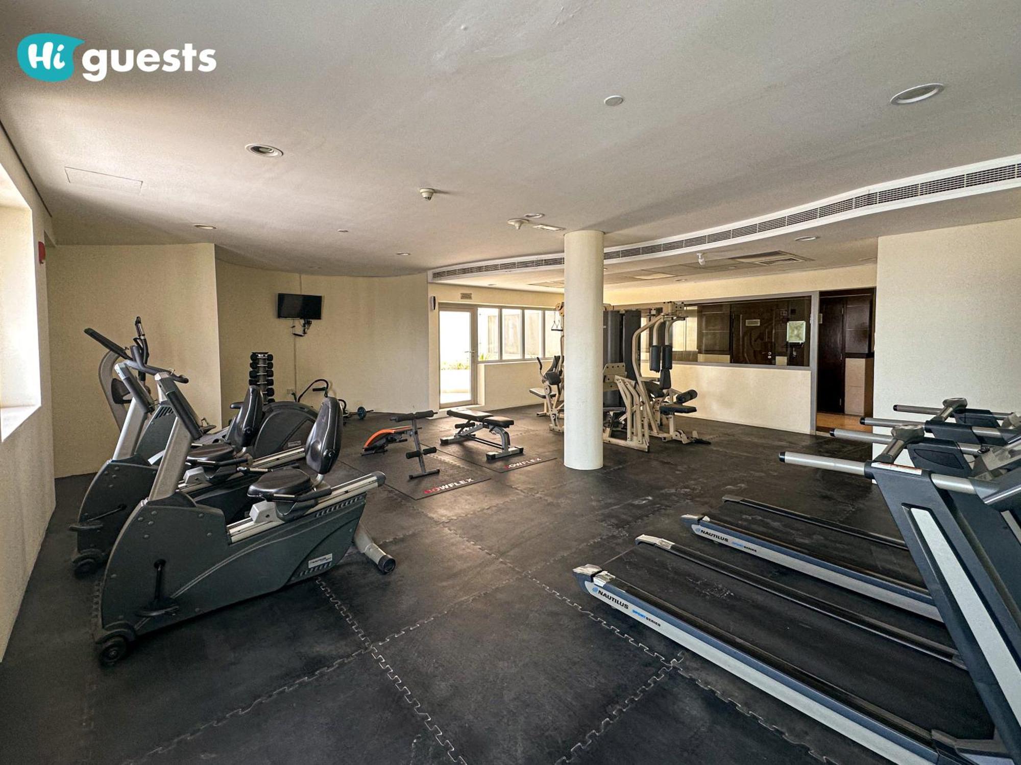 Higuests - Large In The Heart Of Deira Near Clocktower Apartment *
